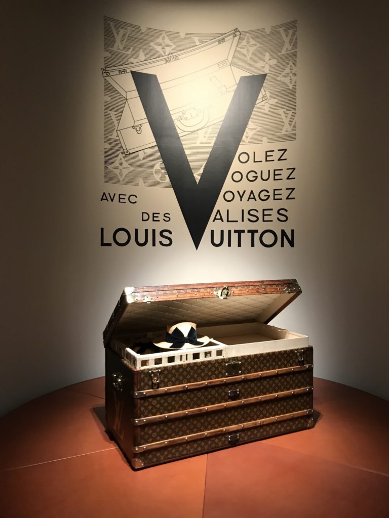 LOUIS VUITTON R97981 VOGUEZ VOLEZ VOYAGEZ Car Paper Weight Gold Novelty Rare